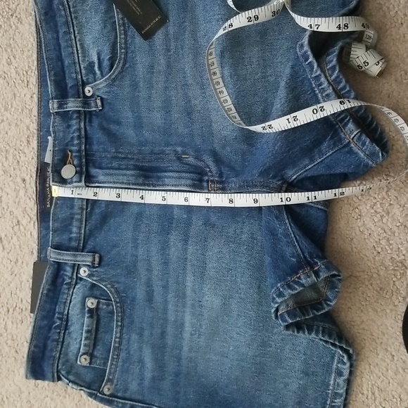 Banana Republic Classic Jean shorts size 29/8 in medium wash. - Picture 7 of 7